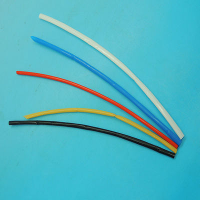 Tubes en polyolefine à double paroi adhésives revêtues d'un revêtement thermique rétrécissant